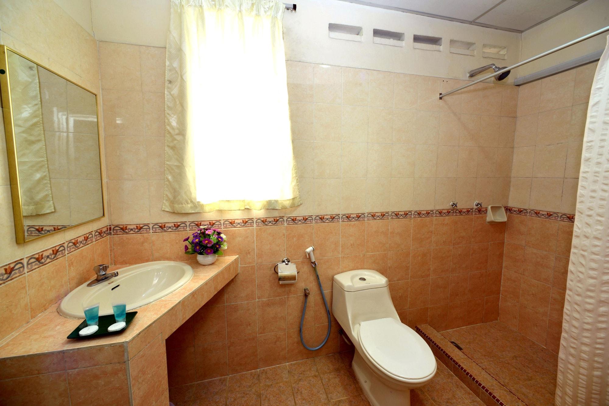 Classic Boutique Hotel Куантан Экстерьер фото